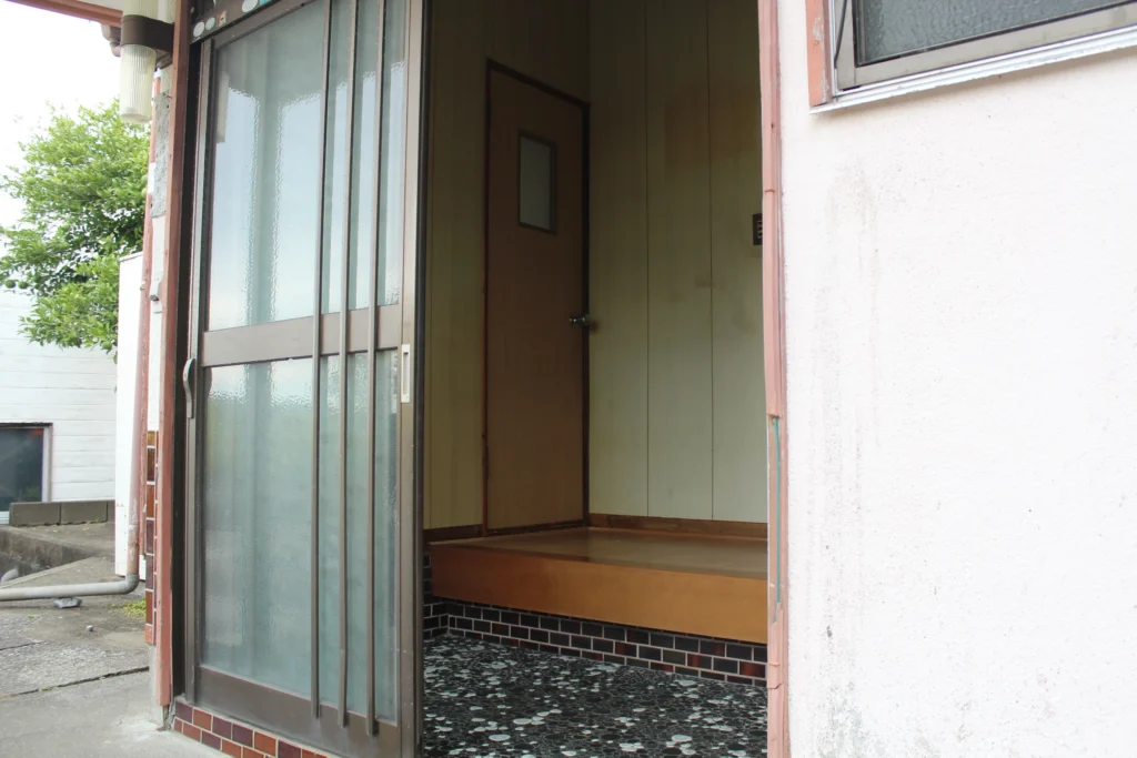 生まれ変わった、おこもり本棚の家 施工写真3